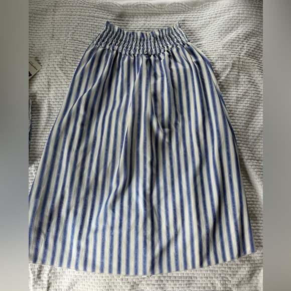 Two Piece matching top and skirt - Picture 2 of 3